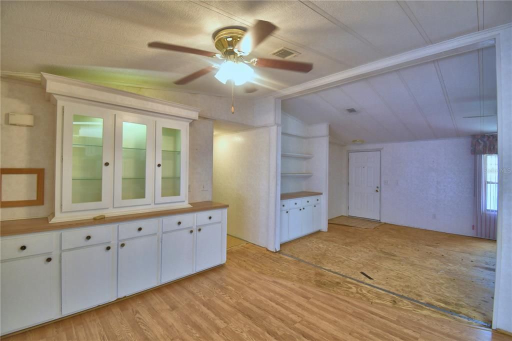 На продажу: $74,900 (2 спален, 2 ванн, 1488 Квадратных фут)