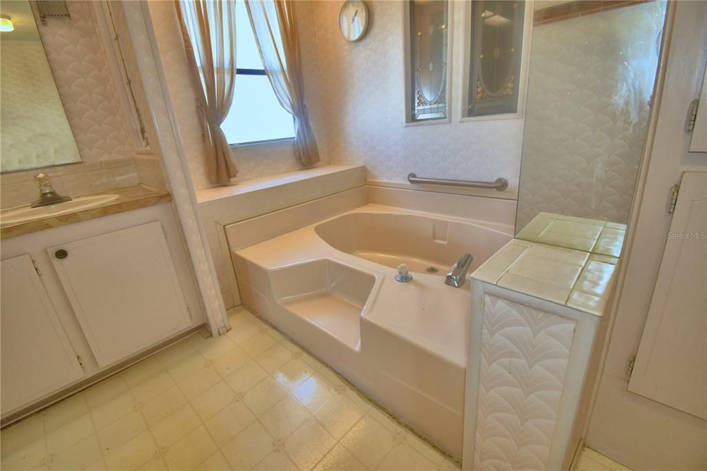 На продажу: $74,900 (2 спален, 2 ванн, 1488 Квадратных фут)