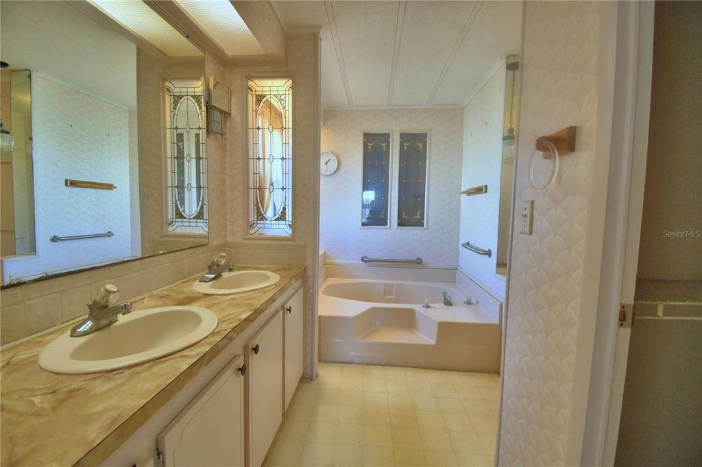 На продажу: $74,900 (2 спален, 2 ванн, 1488 Квадратных фут)