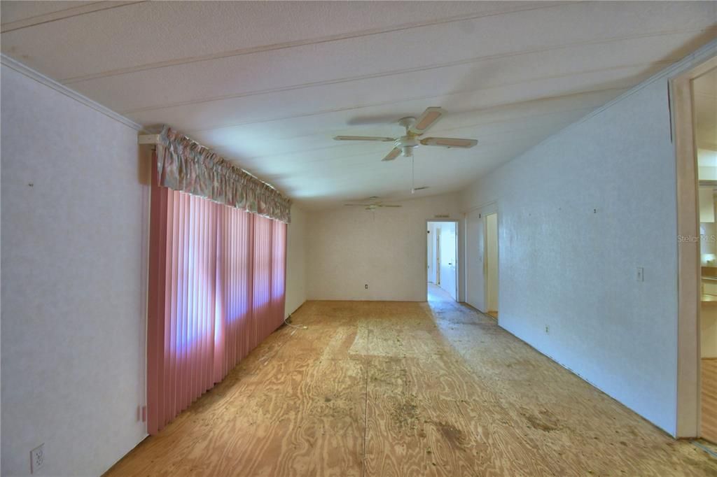 На продажу: $74,900 (2 спален, 2 ванн, 1488 Квадратных фут)