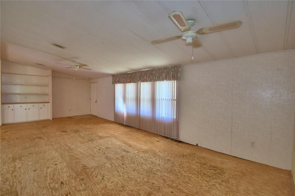 На продажу: $74,900 (2 спален, 2 ванн, 1488 Квадратных фут)