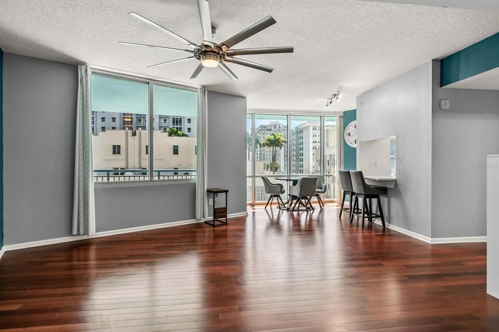 For Sale: $449,500 (2 beds, 2 baths, 1317 Square Feet)