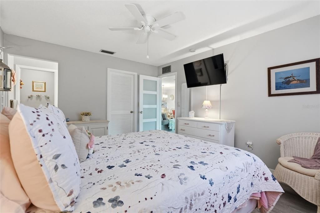 For Sale: $245,000 (2 beds, 2 baths, 1030 Square Feet)