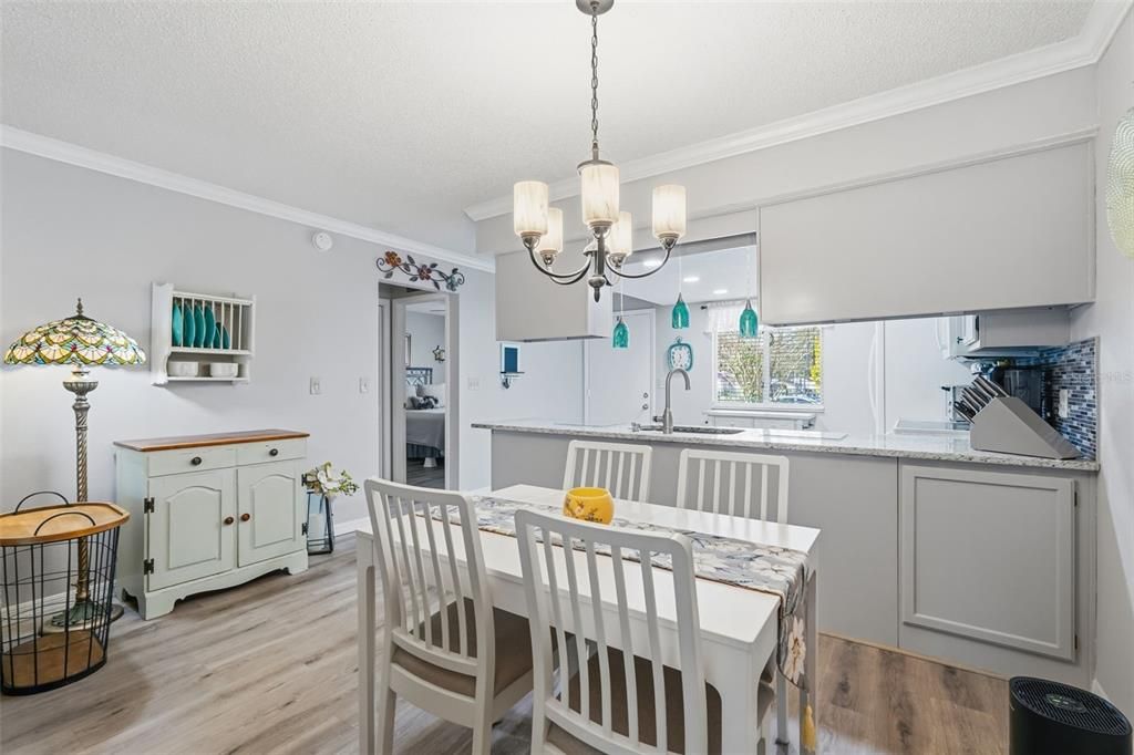 For Sale: $245,000 (2 beds, 2 baths, 1030 Square Feet)