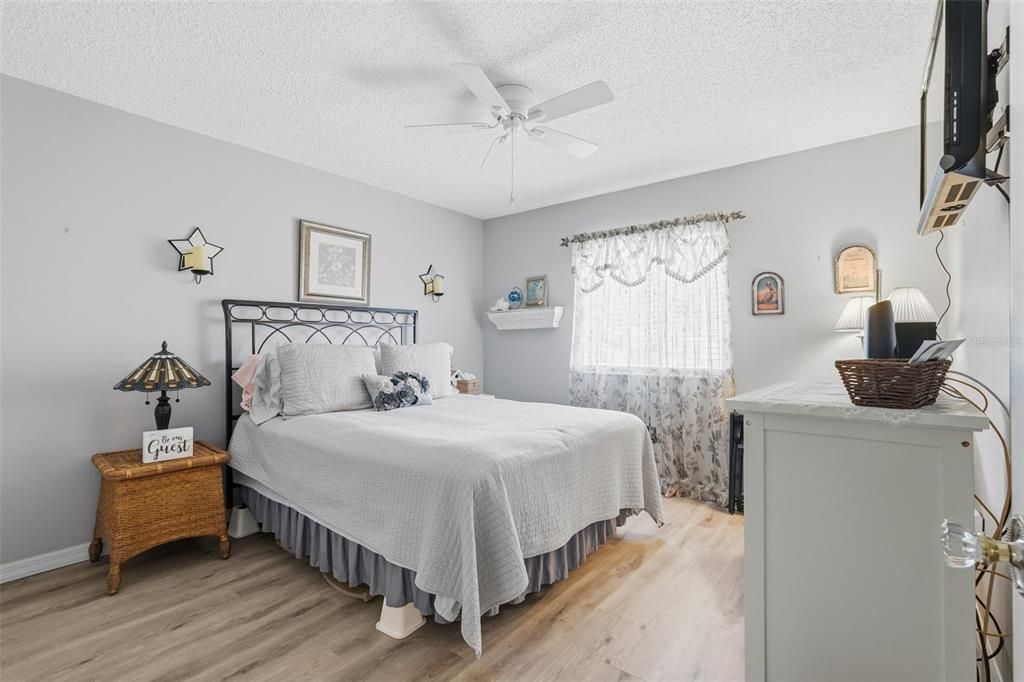 For Sale: $245,000 (2 beds, 2 baths, 1030 Square Feet)