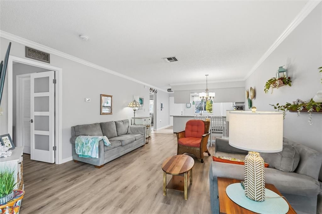 For Sale: $245,000 (2 beds, 2 baths, 1030 Square Feet)