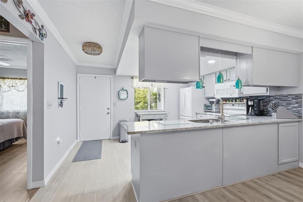 For Sale: $245,000 (2 beds, 2 baths, 1030 Square Feet)