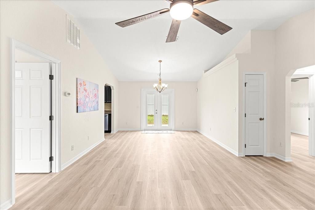 For Sale: $239,000 (3 beds, 2 baths, 1305 Square Feet)