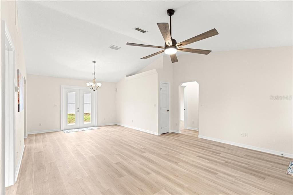 For Sale: $239,000 (3 beds, 2 baths, 1305 Square Feet)