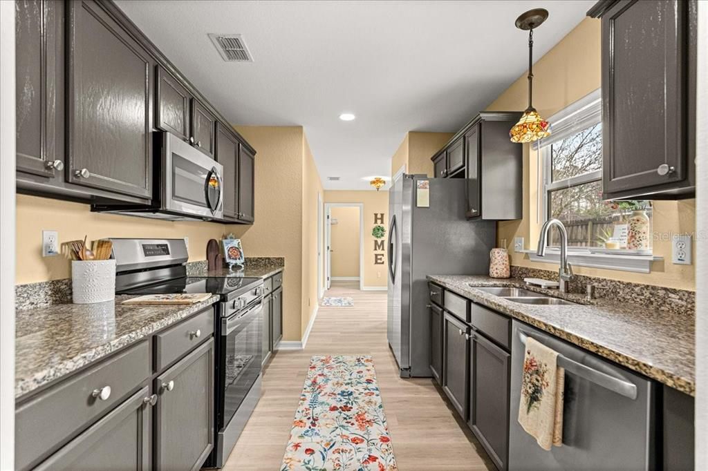 For Sale: $239,000 (3 beds, 2 baths, 1305 Square Feet)