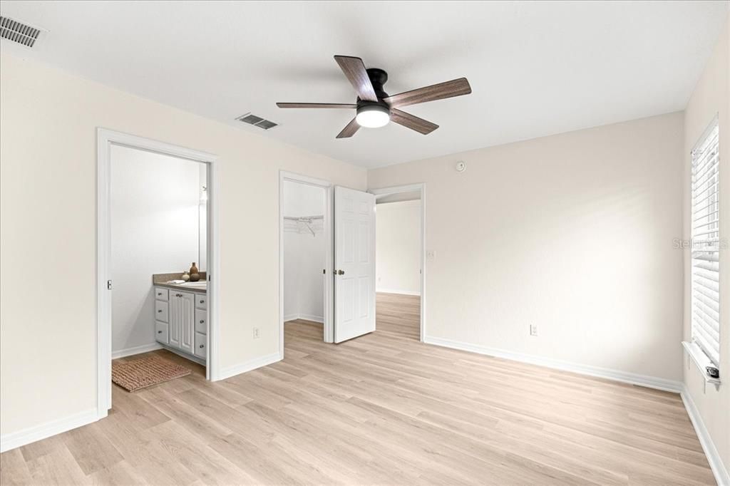 For Sale: $239,000 (3 beds, 2 baths, 1305 Square Feet)