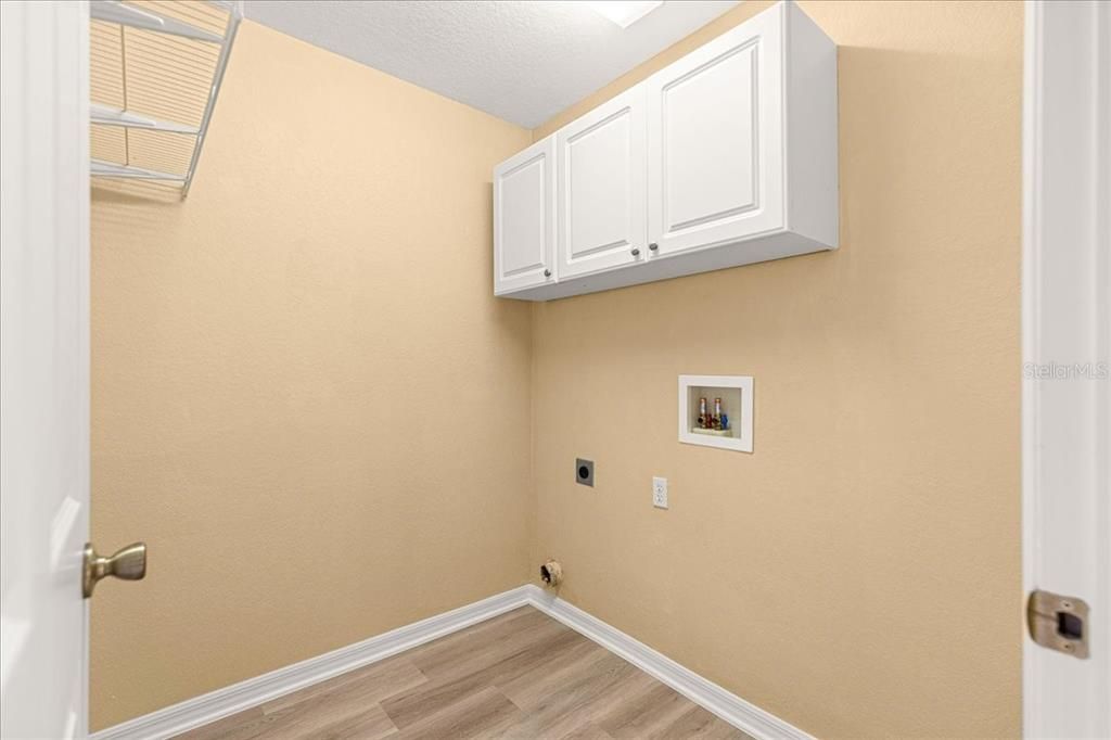 For Sale: $239,000 (3 beds, 2 baths, 1305 Square Feet)