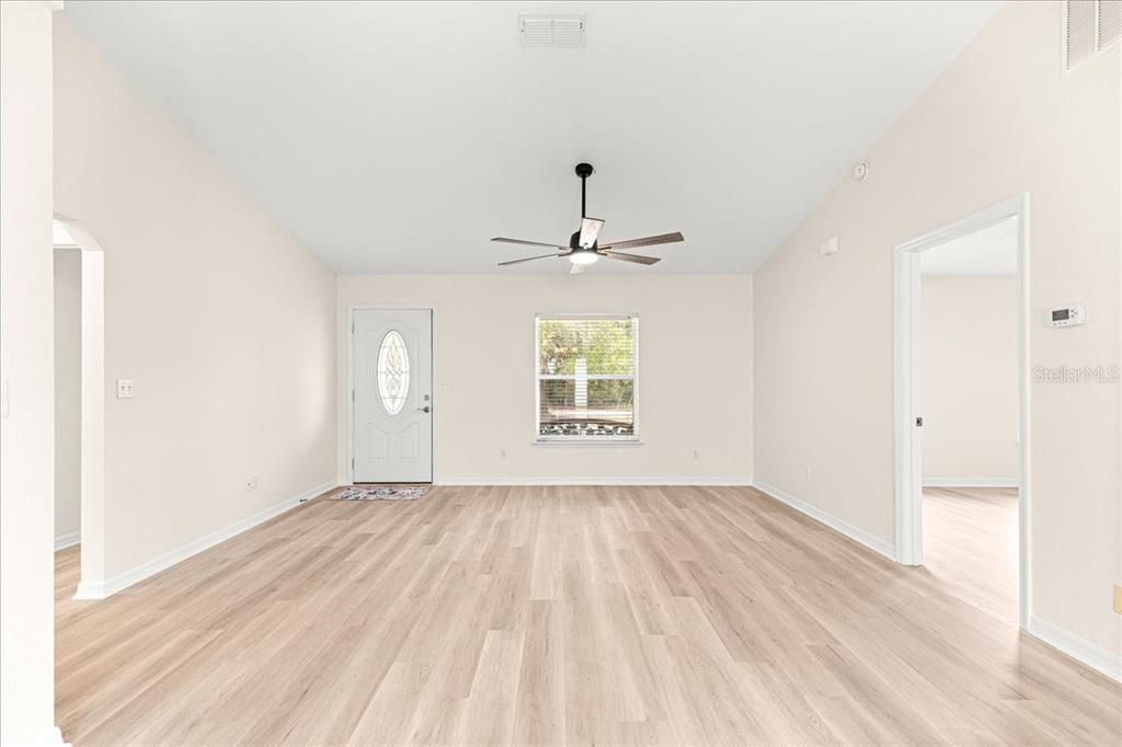 For Sale: $239,000 (3 beds, 2 baths, 1305 Square Feet)