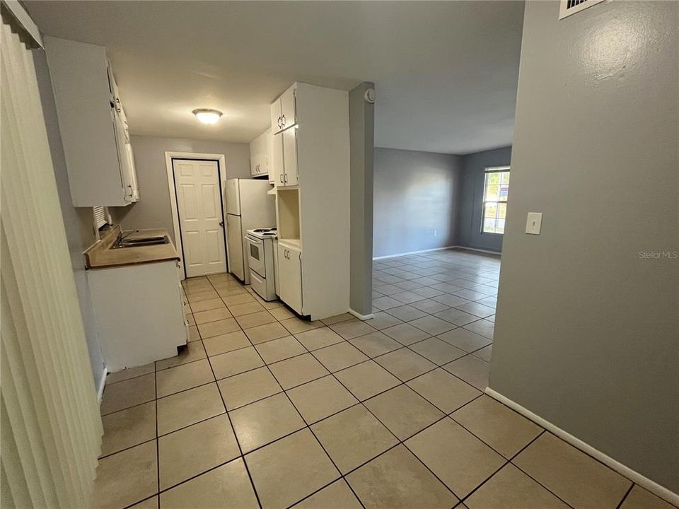 出租: $1,445 (3 贝兹, 1 浴室, 1000 平方英尺)