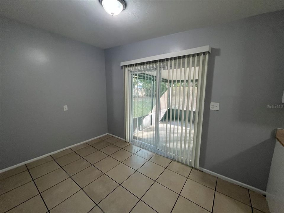 出租: $1,445 (3 贝兹, 1 浴室, 1000 平方英尺)