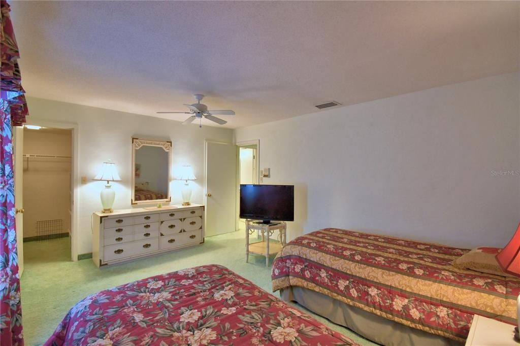 For Sale: $259,000 (2 beds, 3 baths, 2272 Square Feet)