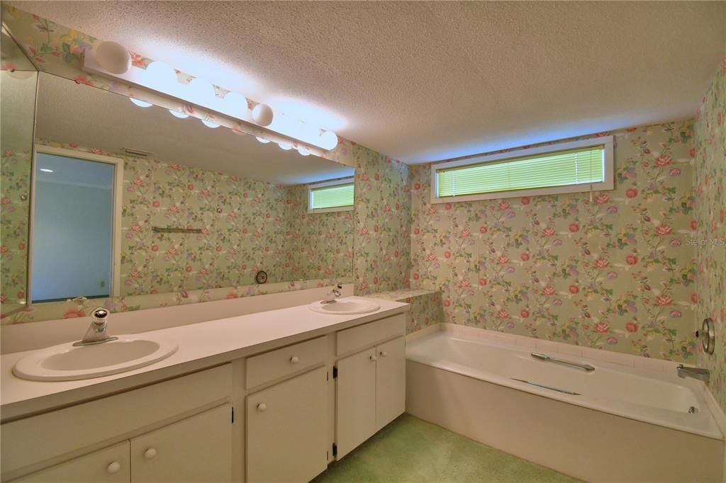 For Sale: $259,000 (2 beds, 3 baths, 2272 Square Feet)