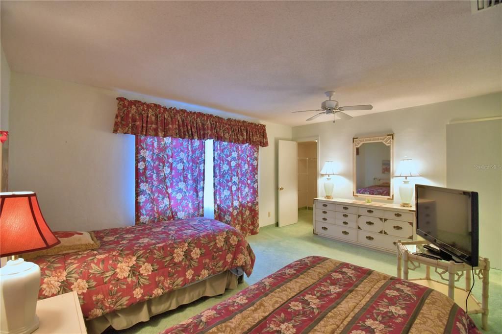 For Sale: $259,000 (2 beds, 3 baths, 2272 Square Feet)