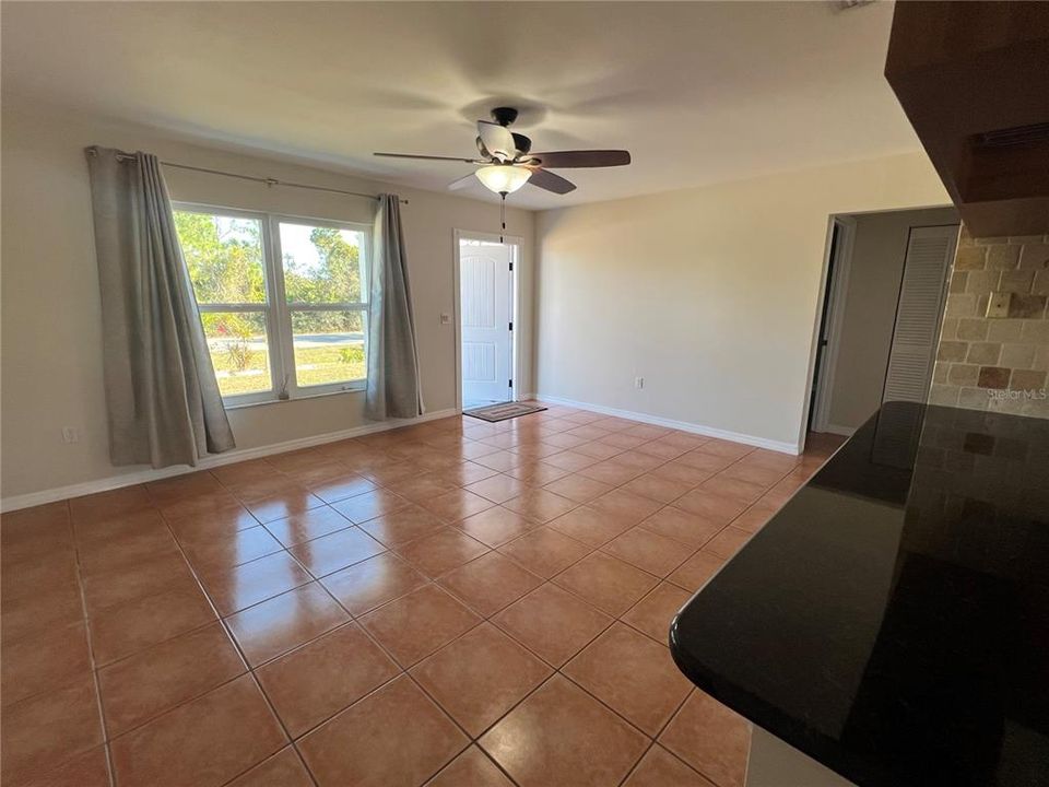 В аренду: $1,850 (3 спален, 2 ванн, 1272 Квадратных фут)