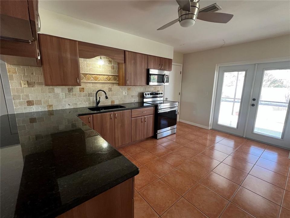 В аренду: $1,850 (3 спален, 2 ванн, 1272 Квадратных фут)