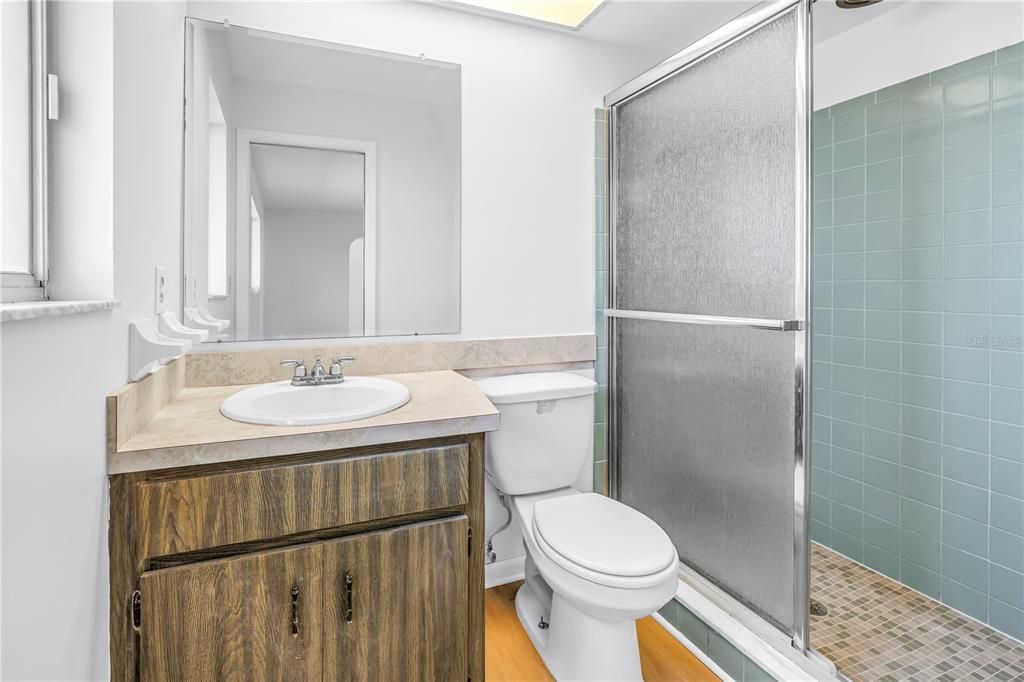 На продажу: $359,000 (2 спален, 2 ванн, 1242 Квадратных фут)