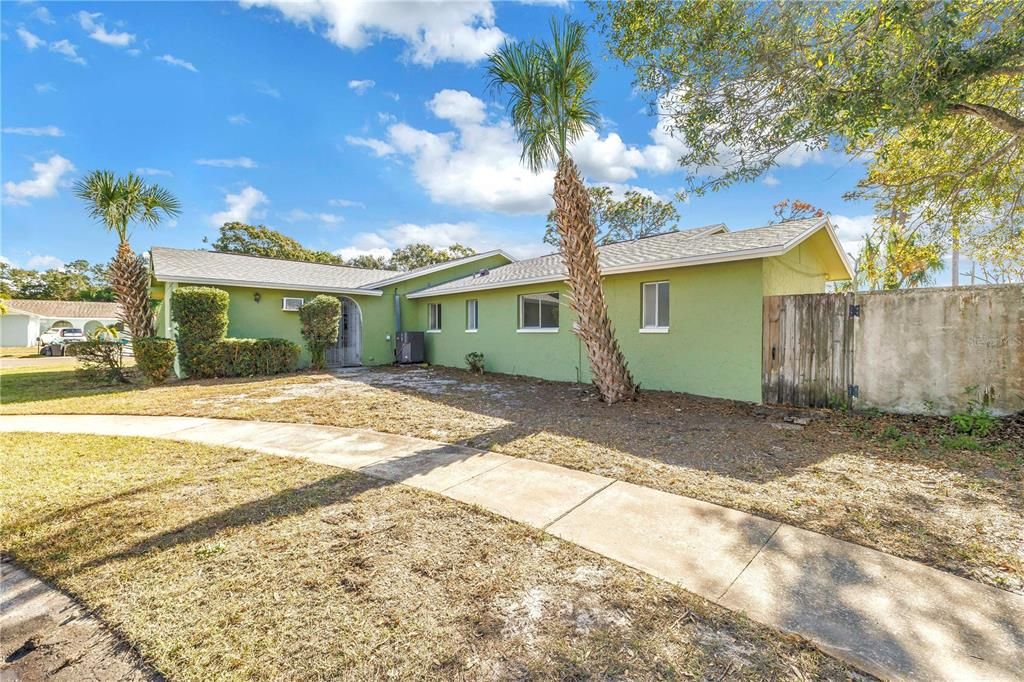 На продажу: $359,000 (2 спален, 2 ванн, 1242 Квадратных фут)