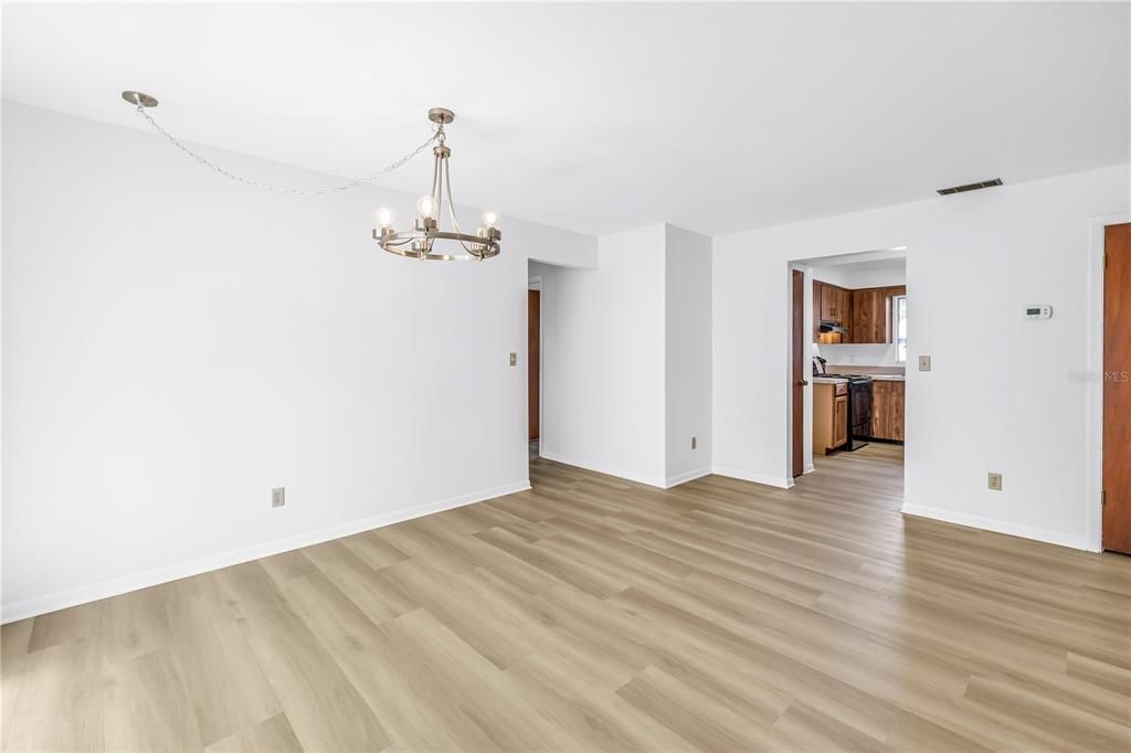 На продажу: $359,000 (2 спален, 2 ванн, 1242 Квадратных фут)