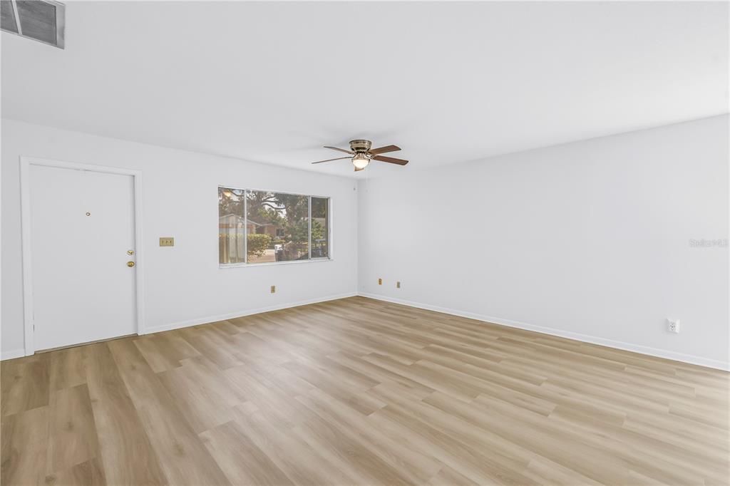 На продажу: $359,000 (2 спален, 2 ванн, 1242 Квадратных фут)