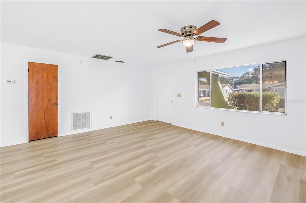 На продажу: $359,000 (2 спален, 2 ванн, 1242 Квадратных фут)