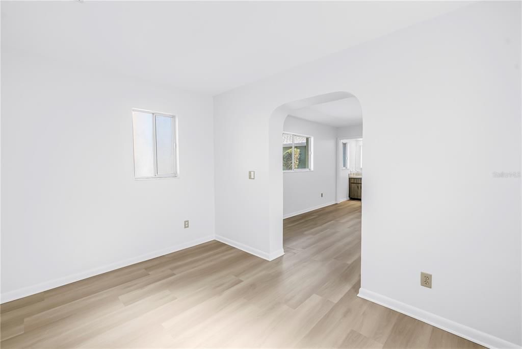 На продажу: $359,000 (2 спален, 2 ванн, 1242 Квадратных фут)