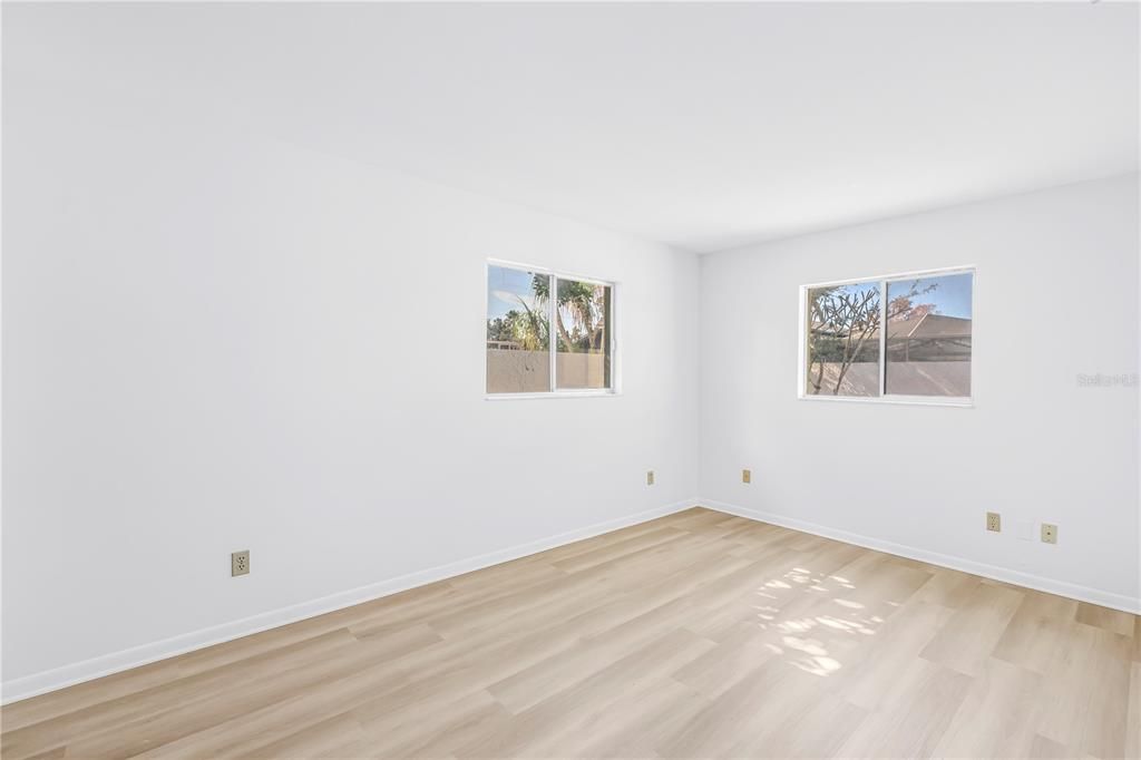 На продажу: $359,000 (2 спален, 2 ванн, 1242 Квадратных фут)