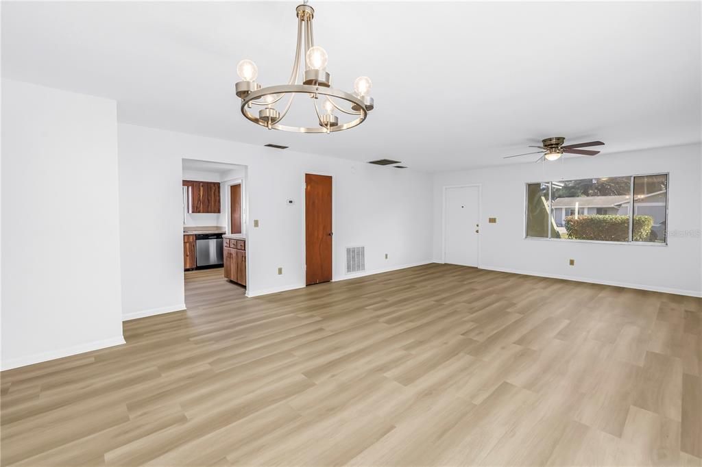 На продажу: $359,000 (2 спален, 2 ванн, 1242 Квадратных фут)