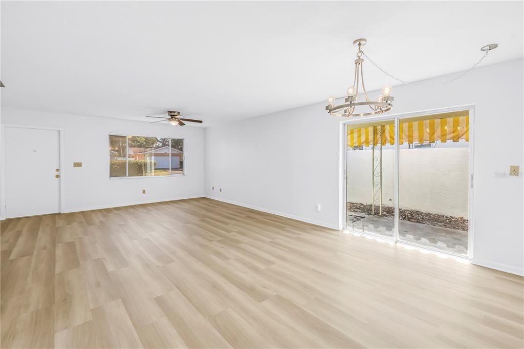 На продажу: $359,000 (2 спален, 2 ванн, 1242 Квадратных фут)