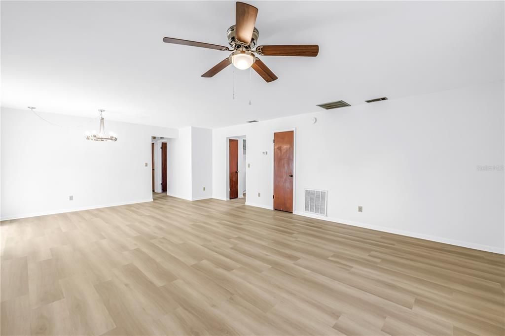 На продажу: $359,000 (2 спален, 2 ванн, 1242 Квадратных фут)