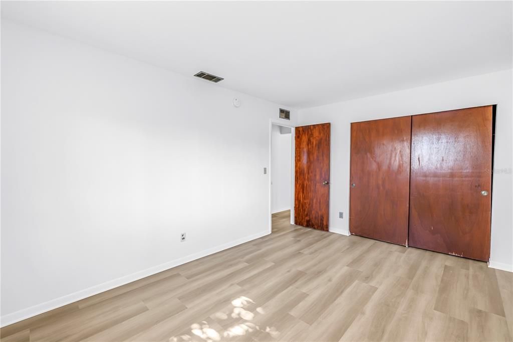 На продажу: $359,000 (2 спален, 2 ванн, 1242 Квадратных фут)