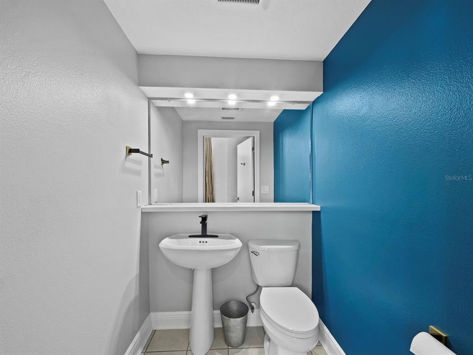 For Sale: $1,150,000 (2 beds, 2 baths, 1721 Square Feet)