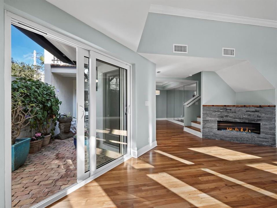 For Sale: $1,150,000 (2 beds, 2 baths, 1721 Square Feet)