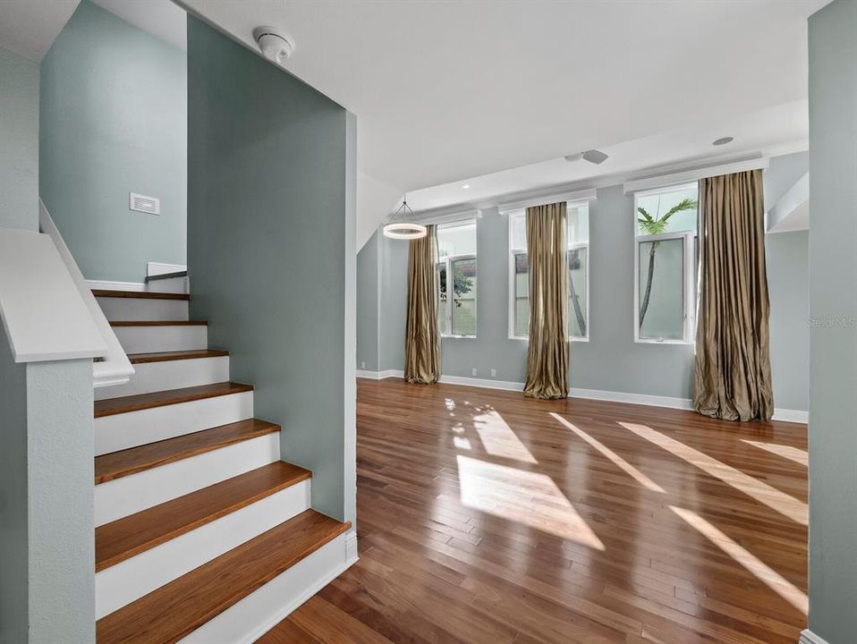 For Sale: $1,150,000 (2 beds, 2 baths, 1721 Square Feet)