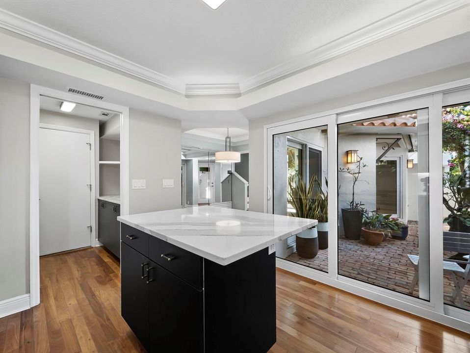 For Sale: $1,150,000 (2 beds, 2 baths, 1721 Square Feet)