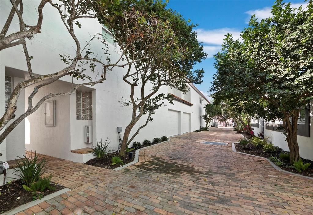 For Sale: $1,150,000 (2 beds, 2 baths, 1721 Square Feet)