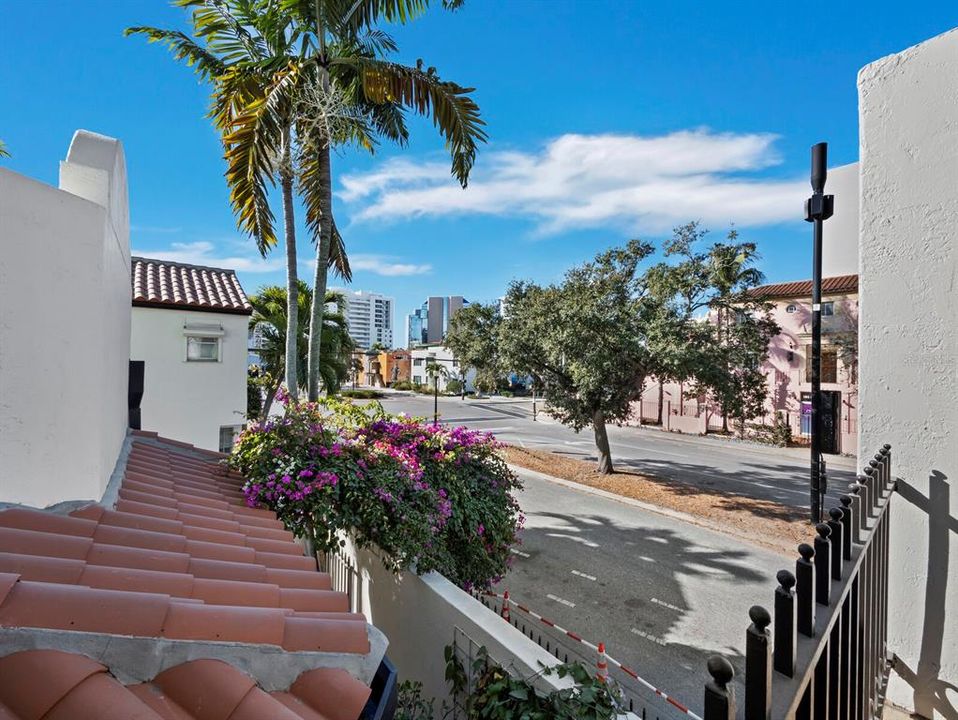 For Sale: $1,150,000 (2 beds, 2 baths, 1721 Square Feet)