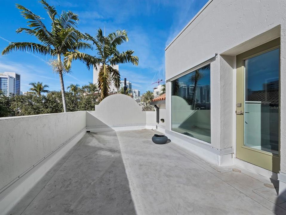 For Sale: $1,150,000 (2 beds, 2 baths, 1721 Square Feet)