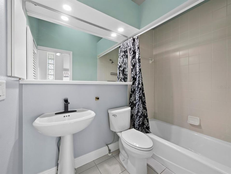 For Sale: $1,150,000 (2 beds, 2 baths, 1721 Square Feet)