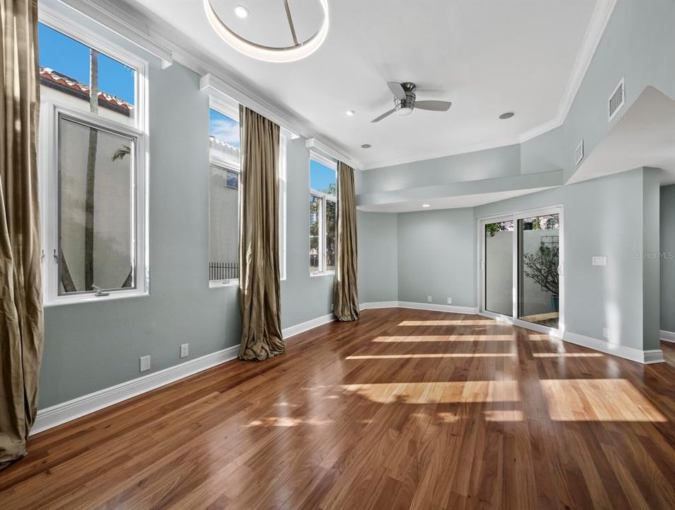 For Sale: $1,150,000 (2 beds, 2 baths, 1721 Square Feet)