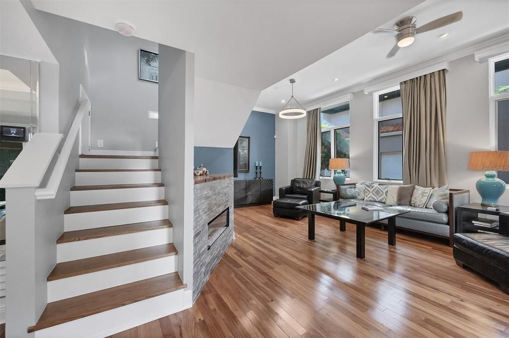 For Sale: $1,150,000 (2 beds, 2 baths, 1721 Square Feet)