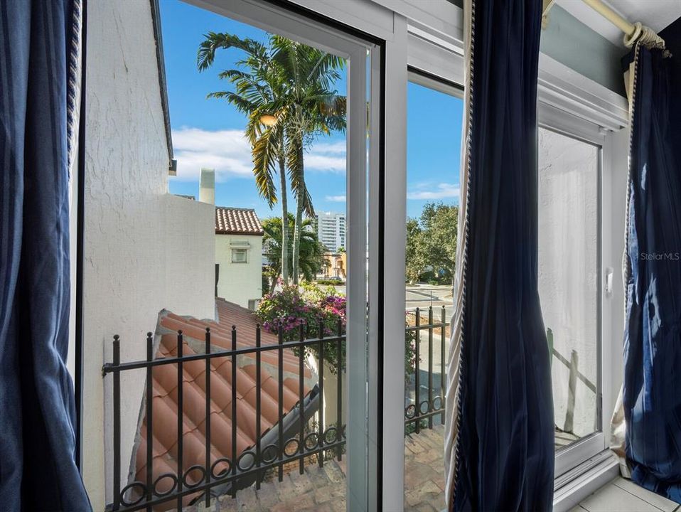 For Sale: $1,150,000 (2 beds, 2 baths, 1721 Square Feet)