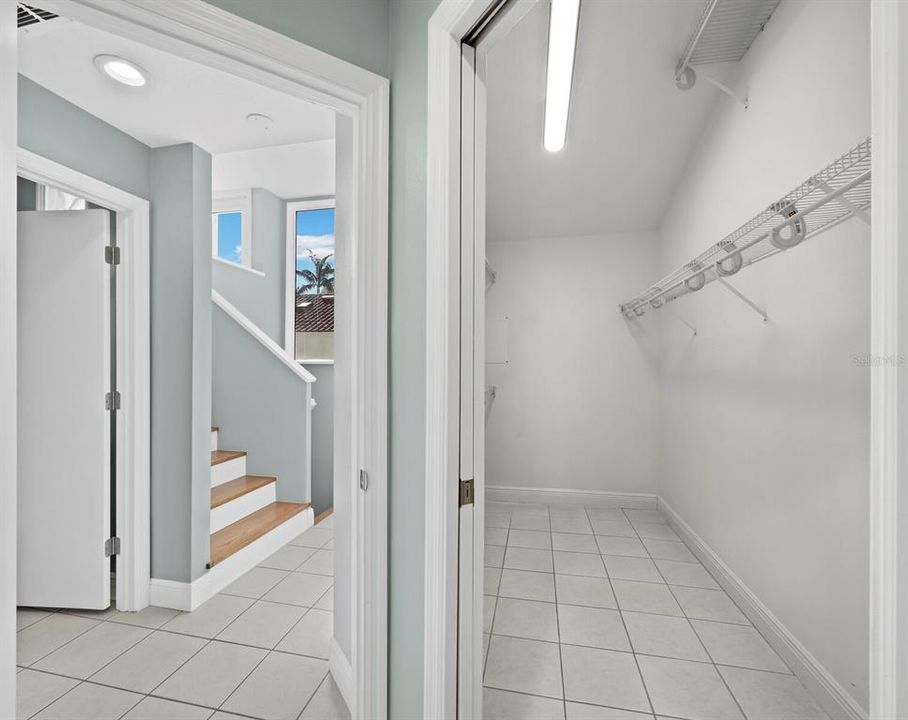 For Sale: $1,150,000 (2 beds, 2 baths, 1721 Square Feet)