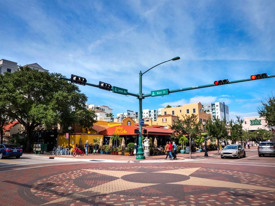 For Sale: $1,150,000 (2 beds, 2 baths, 1721 Square Feet)