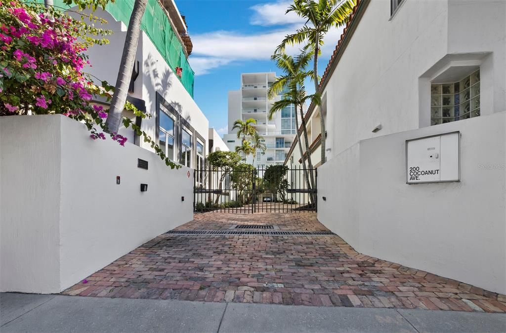 For Sale: $1,150,000 (2 beds, 2 baths, 1721 Square Feet)