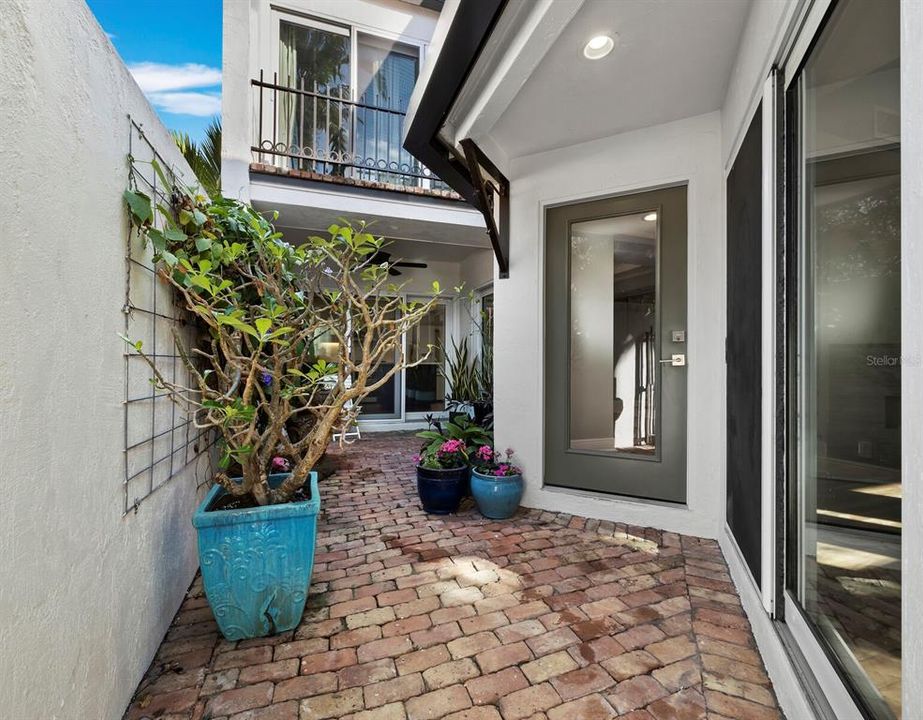 For Sale: $1,150,000 (2 beds, 2 baths, 1721 Square Feet)